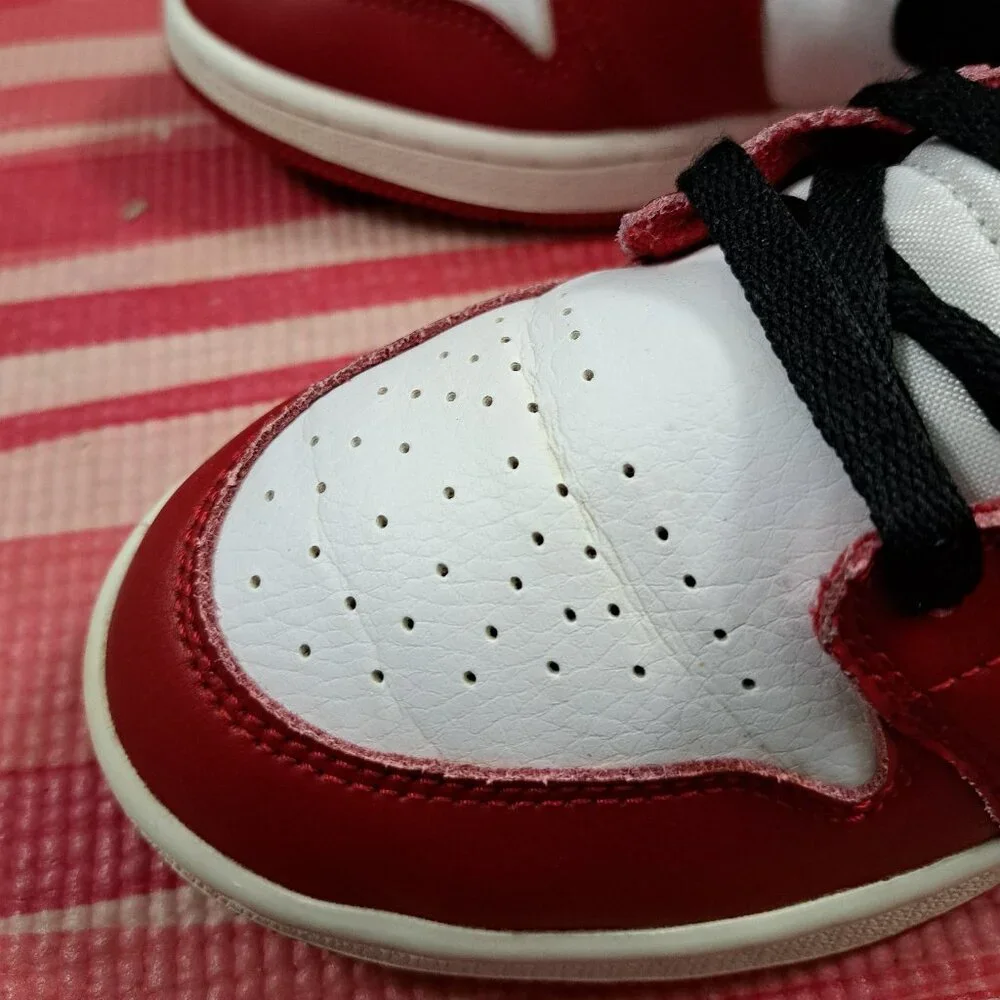 %Nike Air Jordan 1 Mid Chicago Youth Size 6 Red Black White AJ15